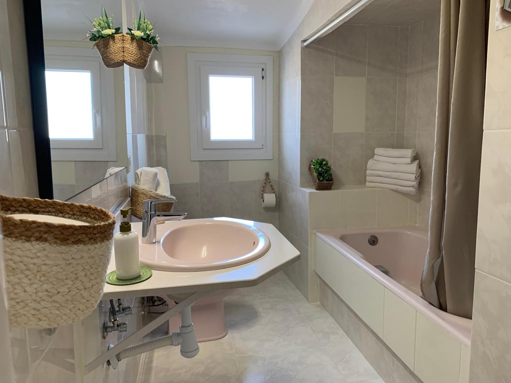 Casa Enric , Con Zona Infantil, Piscina Y Parking Privado Pensionat Deltebre Exteriör bild